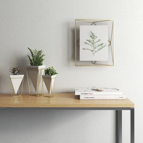 UMBRA ramka na zdjęcia PRISMA 20x25 cm - złota UMBRA ramka na zdjęcia PRISMA 20x25 cm - złota